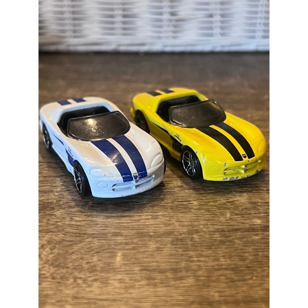 Hot Wheels Roadsters Series Dodge Viper RT/10 White + Yellow Stripe Lot Die Cast